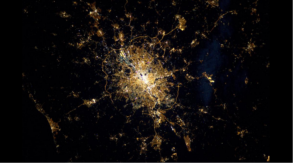 Astronaut posts immense picture of London from space